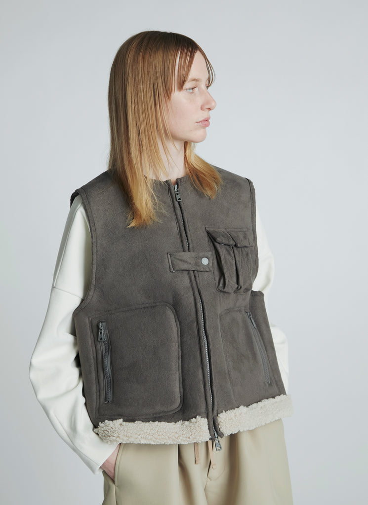 F/CE. "FAUX SHEARING VEST" CHARCOAL