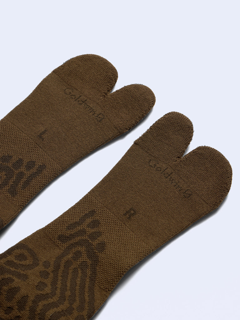 GOLDWIN 0 "REACTION DIFFUSION SOCKS" BROWN